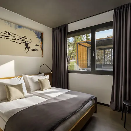 Willa Aminess Younique Gaia *