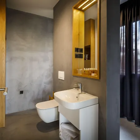 Willa Aminess Younique Gaia Nijvice